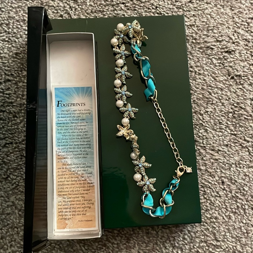Colombiaia emeralds beach necklace with footprints card